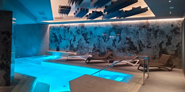 Ejemplo de alumbrado público de noche en Málaga